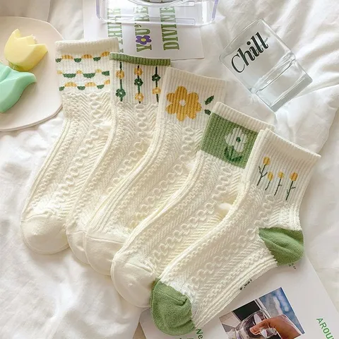 Damen Casual Baumwollmischung Wadenlange Socken Japanischer Stil Blumen Stickerei Süße Grüne Pflanze Mode Strumpfwaren Tägliche Kleidung