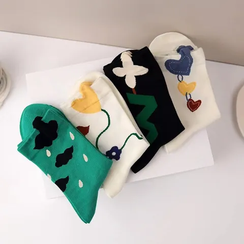 Damen Mode Wadenlange Socken Süß 3D Blumen Herz Design Lässig Atmungsaktiv Polyester Mischung Lange Socken Tägliche Kleidung