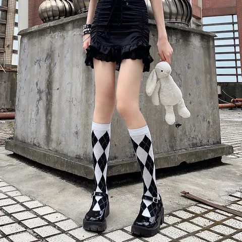 Calcetines de Estilo Preppy de Rombos para Mujer Negro Blanco Cuadritos Media Pantorrilla Calcetines Casuales de Algodón Vintage JK