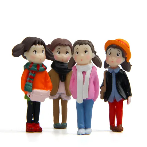 Simpatica Statuina di Bambola Ragazza con Sciarpa Invernale in Miniatura in Resina Cartone Animato Action Figure Giardino delle Fate Muschio Micro Paesaggio Ornamento Desktop Scrivania Arredamento Accessori per Decorazioni