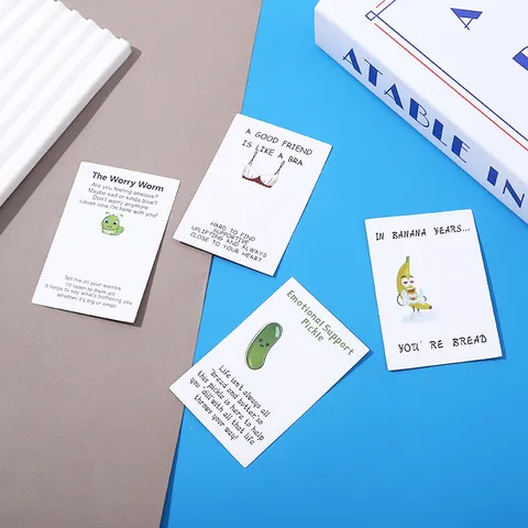 Tarjetas de Exhibición de Joyería con Tema de Pepinillo de Apoyo Emocional Gusano de la Preocupación Plátano Broma Divertida Papel
