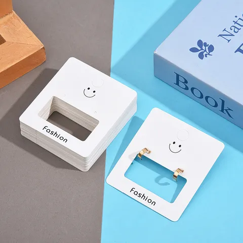 Tarjetas de Exhibición de Joyas de Cara Sonriente Blanca Y Bolsas OPP Accesorios de Embalaje Para Pendientes Aretes Collar Exhibición Minorista