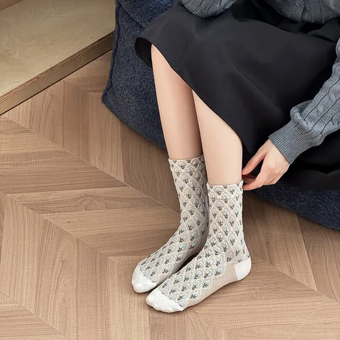 Women Retro Argyle Crew Socks Cotton Blend Color Block Casual Mid-Calf Slouch Socks Fashion Daily Hosiery