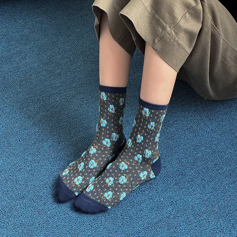 Autumn Winter Retro Court Style 3D Floral Cable Knit Mid Tube Slouch Socks Women Fashion Cotton Casual Socks