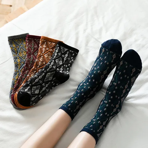 Women's Vintage Argyle Mid-Calf Socks Casual Cotton Retro Geometric Pattern Winter Warm Crew Hosiery Daily Wear