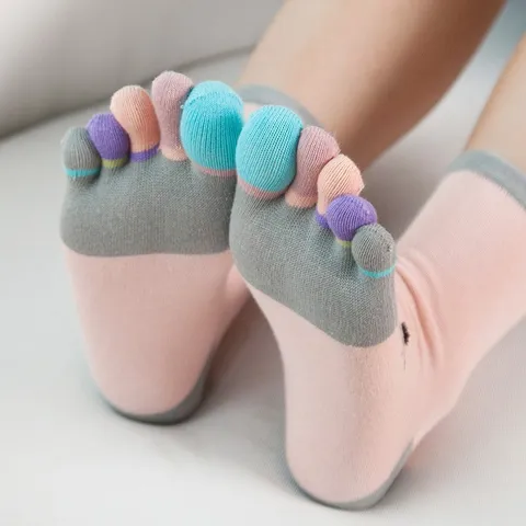 Women's Cartoon Cat Five-Toe Socks Cotton Mid-Tube Comfort Breathable Anti-Odor Colorful Split Toe Casual Socks