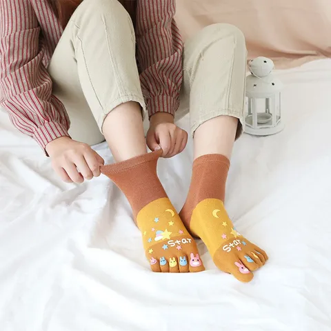 Women's Cute Cartoon Print Five-Toe Socks Breathable Cotton Mid-Tube Split-Toe Socks Casual Everyday Footwear