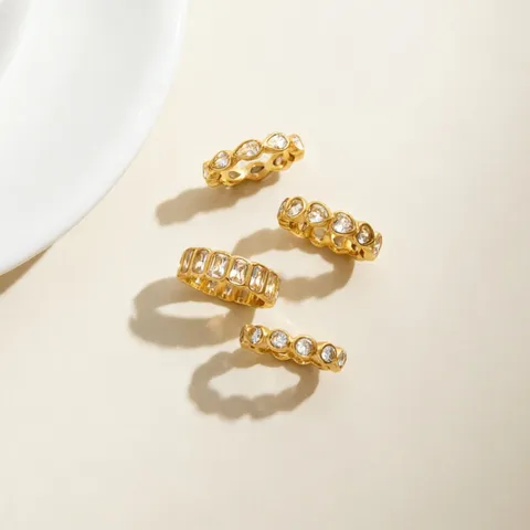 Minimalistischer Edelstahl Strass Geometrischer Herz Ring Vergoldeter Mode Fingerring Für Damen