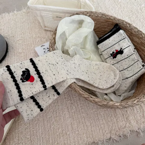 Women's Cute Cartoon Cat Embroidered Crew Socks Casual All Cotton Point Yarn Stacked Socks Daily Wear