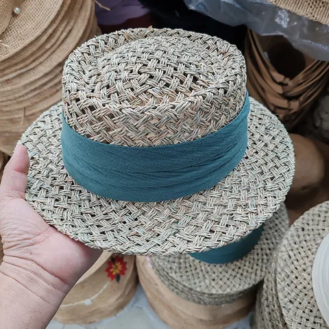 Chapeau de Paille pour Femmes Style Français Vintage Tissé à la Main Ajouré Protection Solaire Large Bord Chapeau de Plage Vacances d'Été
