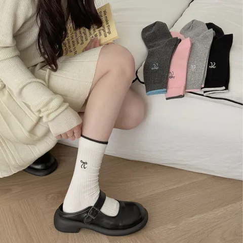 Calze Slouch Carine con Ricamo a Fiocco da Donna Stile Coreano Colore a Contrasto Tubo Medio Calze in Cotone Casual per Uso Quotidiano