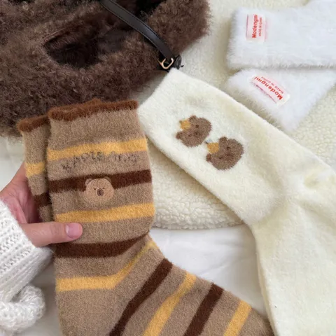 Calze a Tubo Medio Ricamate con Capybara Cartoon Carino da Donna Invernali Calde Ispessite Morbide Casual in Nylon