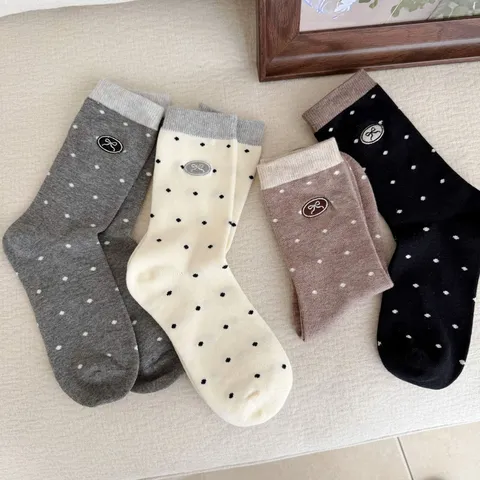 Calze a Metà Polpaccio da Donna con Pois Carini e Fiocco Ricamato in Cotone Stile Casual Dolce Collegio Calze Impilate