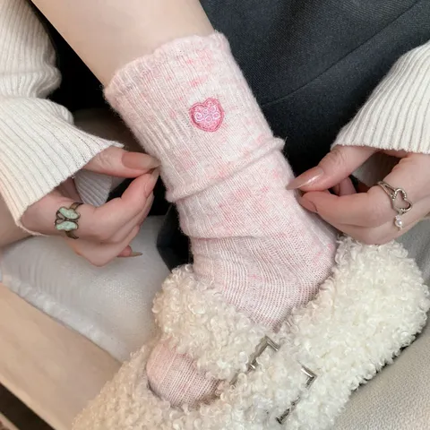 Thickened Polyester Cotton Crew Socks With Love Heart Embroidery Winter Warm Casual Thermal Pile Socks For Women