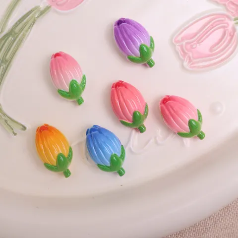 Lindos Colgantes de Flor de Tulipán de Resina Cabochons de Parte Posterior Plana 3D Para DIY Pinza de Cabello Funda de Teléfono Decoración