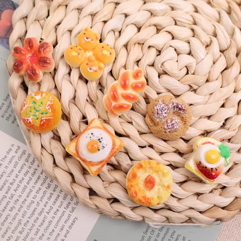 Lindos Amuletos de Comida de Pan Simulado de Resina Miniatura DIY Hecho a Mano Accesorios para el Cabello Estuche para Teléfono Hebilla de Zapatos