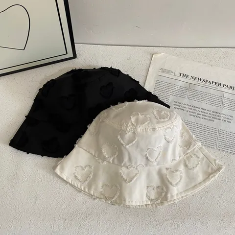 Women Casual Cotton Bucket Hat With Raw Edge Heart Pattern Sun Protection Fisherman Hat Summer Outdoor Sun Hat Black White