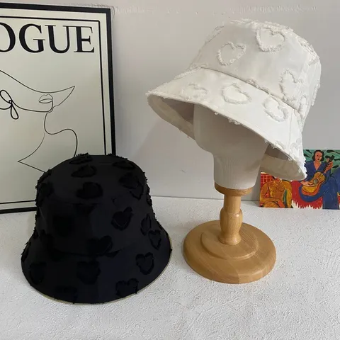 Women Casual Cotton Bucket Hat With Raw Edge Heart Pattern Sun Protection Fisherman Hat Summer Outdoor Sun Hat Black White