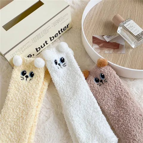 Damen Dicke Korallenvlies Bodensocken Niedliche Katze Bestickt Mit 3D-Ohren Bommel Warme Flauschige Home Mittlere Socken Indoor Socken