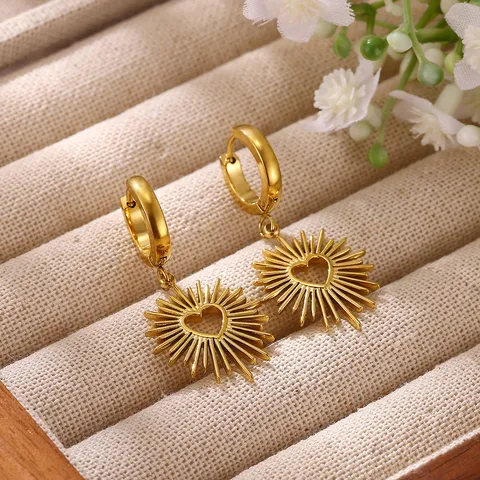 French Vintage Stainless Steel Sun Heart Drop Earrings For Women Gold Plated Hollow Sunburst Heart Shaped Dangle Earrings Jewelry
