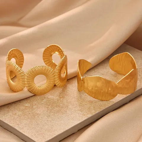 Vintage Geometric Open Cuff Bangle For Women Gold Plated Wrinkled Hollow Metal Bracelet Luxury Fashion Jewelry Accessory
