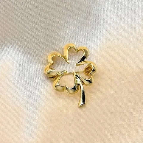 Minimalist Zinc Alloy Four Leaf Clover Brooch Fashion Botanical Floral Pin Badge Anti Glare Jewelry Gift