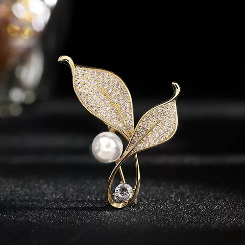 Fashion Korean Style Zinc Alloy Leaf Brooch With Rhinestone And Artificial Pearl Anti-Glare Decorative Pin Jewelry