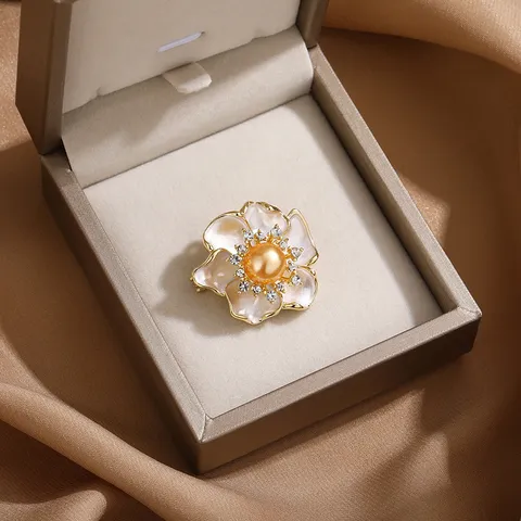 Enamel Flower Brooch Elegant Pearl Rhinestone Floral Corsage Vintage Alloy Suit Pin Fashion Jewelry Gift