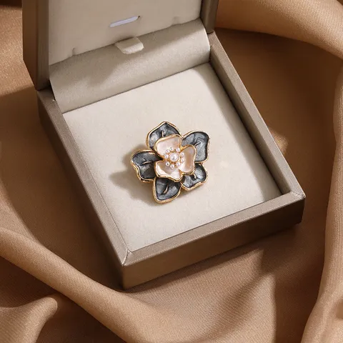 Enamel Flower Brooch Elegant Pearl Rhinestone Floral Corsage Vintage Alloy Suit Pin Fashion Jewelry Gift