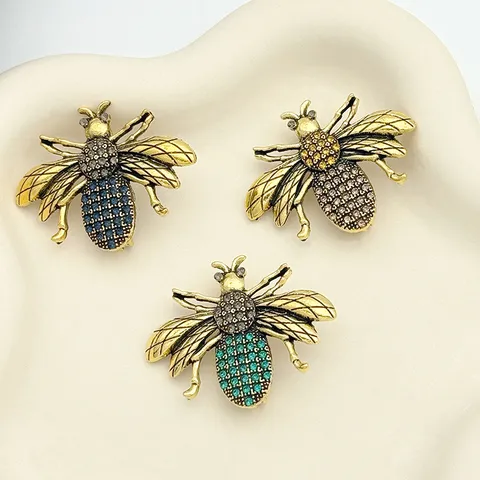 Vintage Crystal Bee Brooch Alloy Rhinestone Anti-Glare Collar Pin For Women And Men Unisex Fashion Jewelry