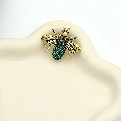 Vintage Crystal Bee Brooch Alloy Rhinestone Anti-Glare Collar Pin For Women And Men Unisex Fashion Jewelry