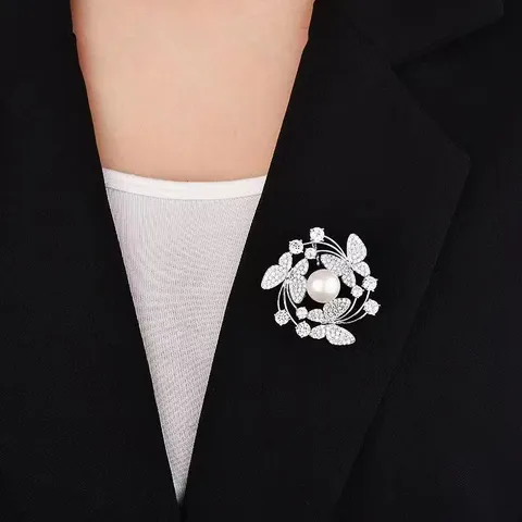 Kupfer Mikroeingelagerte Zirkonia Künstliche Perle Schmetterling Brosche Elegante Runde Blumen Anstecknadel Modeschmuck