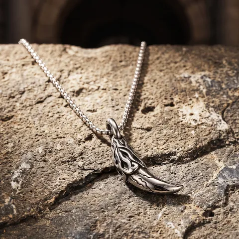 Vintage Carved Wolf Tooth Pendant Necklace For Men Stainless Steel Antique Silver Street Style Wild Personality Jewelry