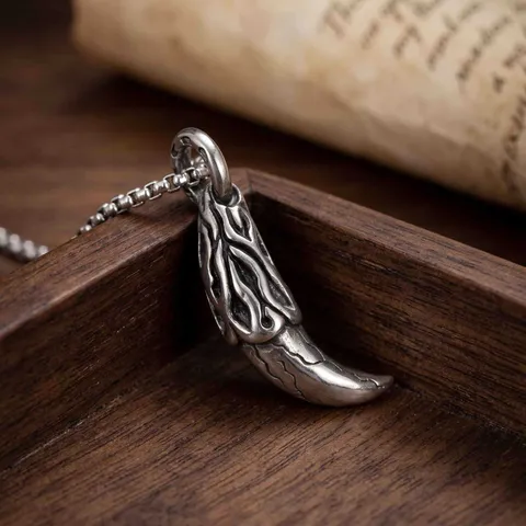 Vintage Carved Wolf Tooth Pendant Necklace For Men Stainless Steel Antique Silver Street Style Wild Personality Jewelry