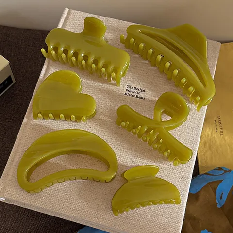 Korean Style Jelly Color Resin Hair Claws For Women Olive Green Heart Geometric Plastic Hair Clips Hair Styling Accessories