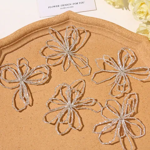 Cuentas de Vidrio Hechas a Mano Flor Hueca Accesorio DIY Manualidad Envoltorio de Alambre Plateado para Pendiente Cabello Corsage