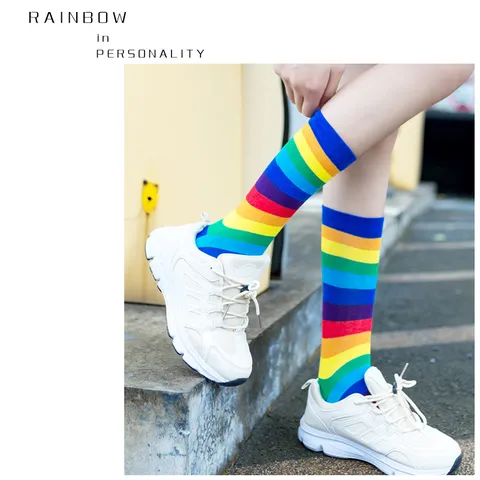 Chaussettes Mi-hautes Rayées Arc-en-ciel Mode Femme Coton Casual Doux Chaussettes Hautes Quotidiennes Colorées Rayées