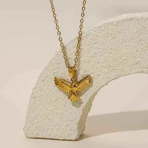 304 Roestvrij Staal Vliegende Vogel Hanger Ketting Vergulde O-Ketting Veelzijdige Sleutelbeinketting Mode Sieraden Voor Vrouwen