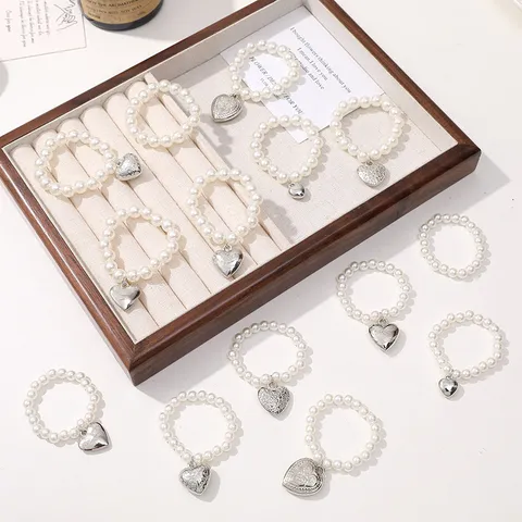 Dulce Perla Artificial Pulsera de Cuentas Con Colgante de Corazón de Metal Tono Plateado Hecho a Mano Joyería Regalo Para Mujeres