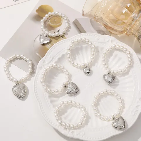 Dulce Perla Artificial Pulsera de Cuentas Con Colgante de Corazón de Metal Tono Plateado Hecho a Mano Joyería Regalo Para Mujeres