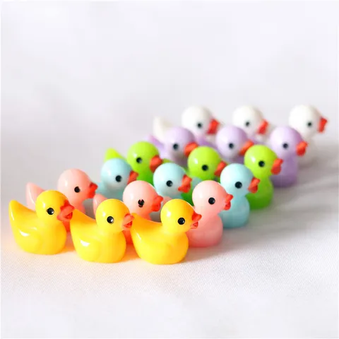 Mini Figura de Pato de Resina Estatua de Animal Lindo Color Caramelo Adorno de Micropaisaje Para Escritorio DIY Funda de Teléfono