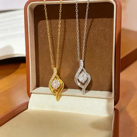 Stainless Steel Zirconia Geometric Pendant Necklace Women Light Luxury Chandelier Clavicle Chain Fashion Jewelry