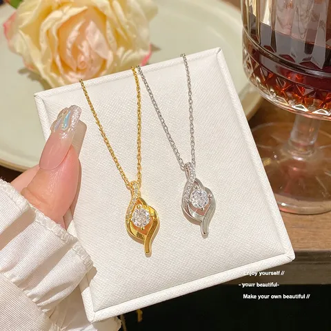 Stainless Steel Zirconia Geometric Pendant Necklace Women Light Luxury Chandelier Clavicle Chain Fashion Jewelry