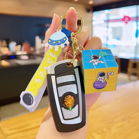 Creative Astronaut Rubik's Cube Keychain Cartoon Space Man Bag Pendant Stress Relief Toy Keyring For Couples Students Jewelry