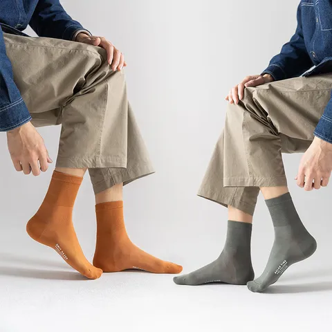 Men's Casual Solid Color Crew Socks Breathable Combed Cotton Regular Fit Soft Basic Everyday Wear Men Socks