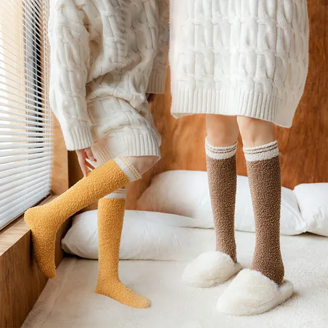 Damen Winter Warme Korallenfleece Wadensocken Verdickte Plüsch Schlaf Bodensocken Preppy Stil Süße Gestreifte Lange Strümpfe