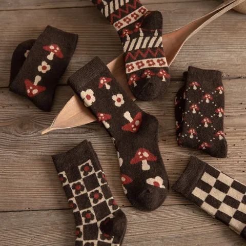 Women's Wool Mid Tube Socks Thickened Warm Winter Retro Floral Checkerboard Mushroom Pattern Casual Fashion Hosiery