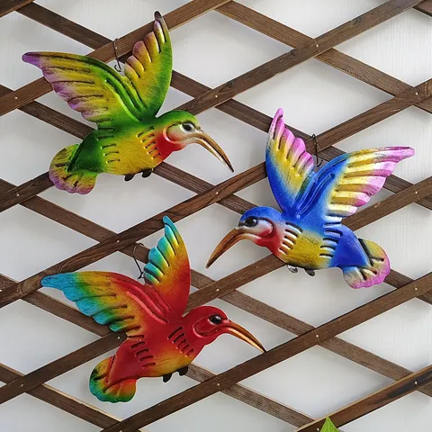 Arte da Parete in Ferro Colibrì Scultura Sospesa in Metallo Uccello Sfumatura Colorata Decorazione Murale Giardino
