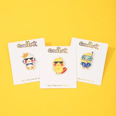 Cartoon Alloy Duck Brooch Creative Crown Duck Badge Fashion Enamel Pin Cute Animal Clothing Accessories Gift