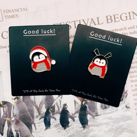 Christmas Penguin Brooch Cute Cartoon Enamel Pin Alloy Santa Claus Elk Snowman Badge Jewelry Gift